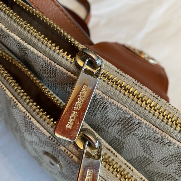 Michael Kors  bag - Picture 4 of 12